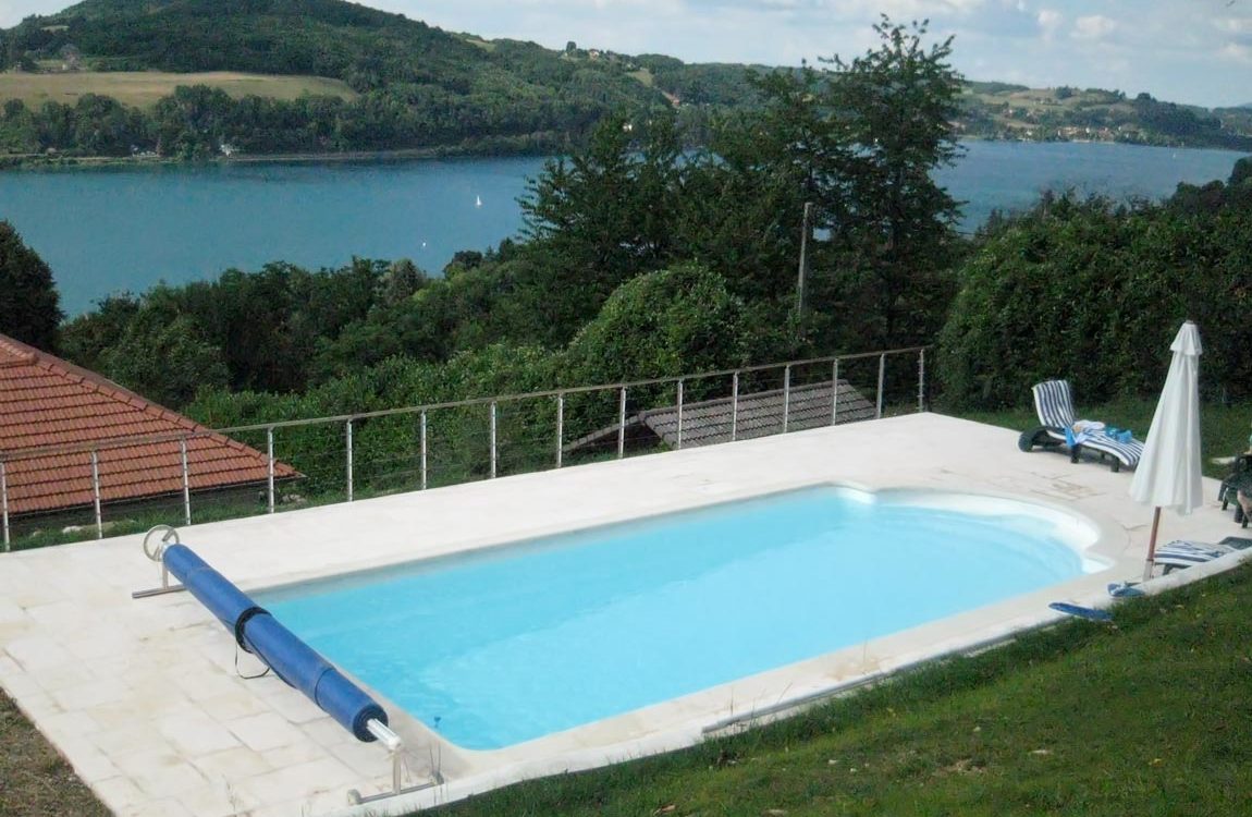 Pose d'une piscine à coque à Bilieu