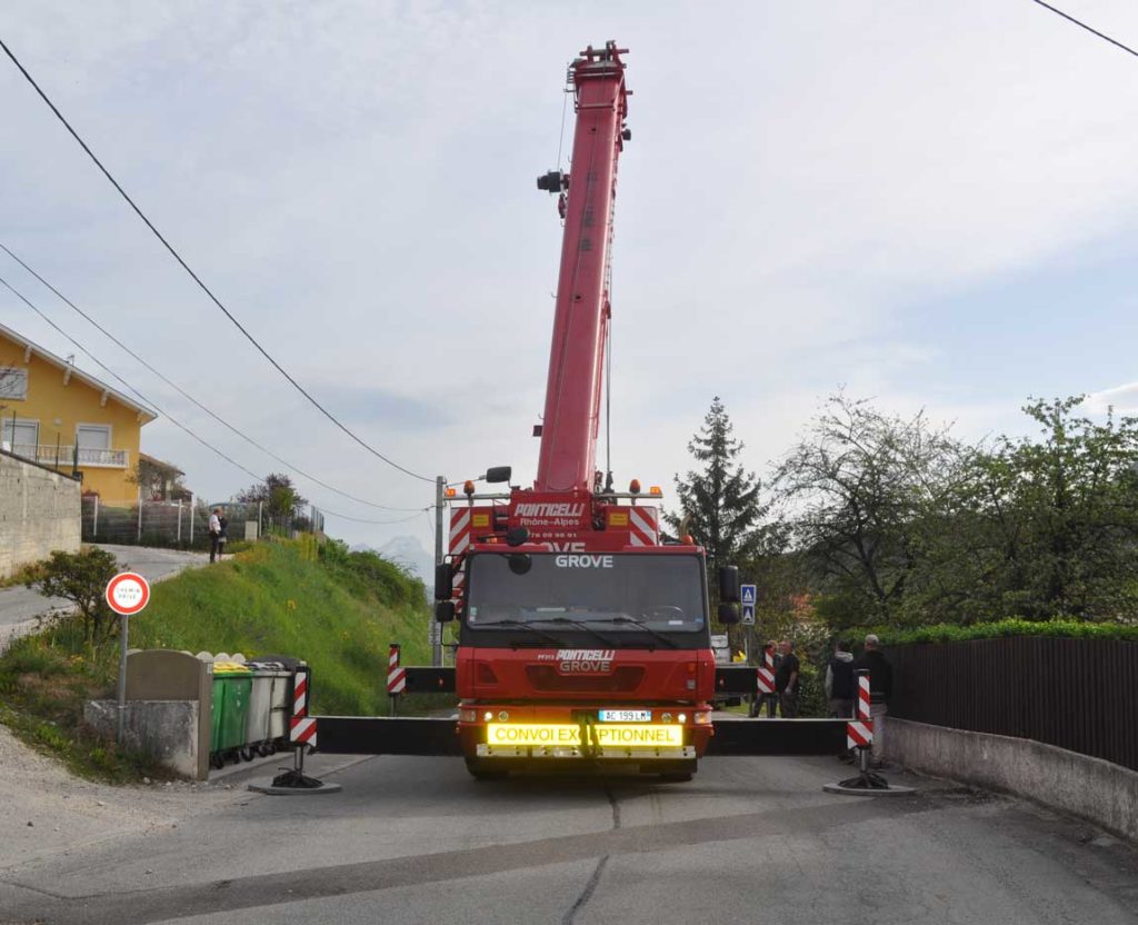 Transport et pose d'une piscine à coque à Le Gua