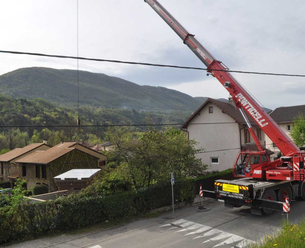 Transport et pose d'une piscine à coque à Le Gua