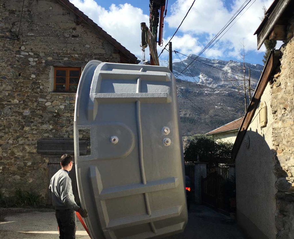 Livraison et pose d'une piscine à coque à Vif