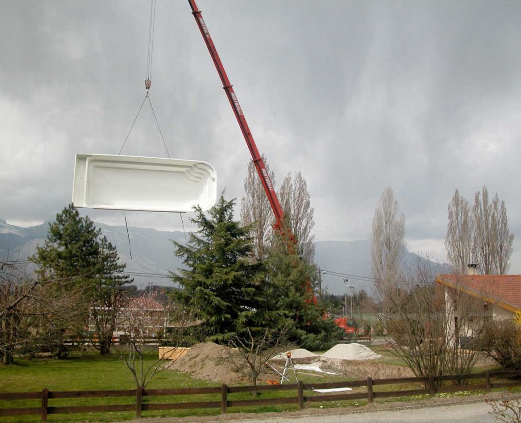 Transport et pose d'une piscine à coque à Champ sur Drac