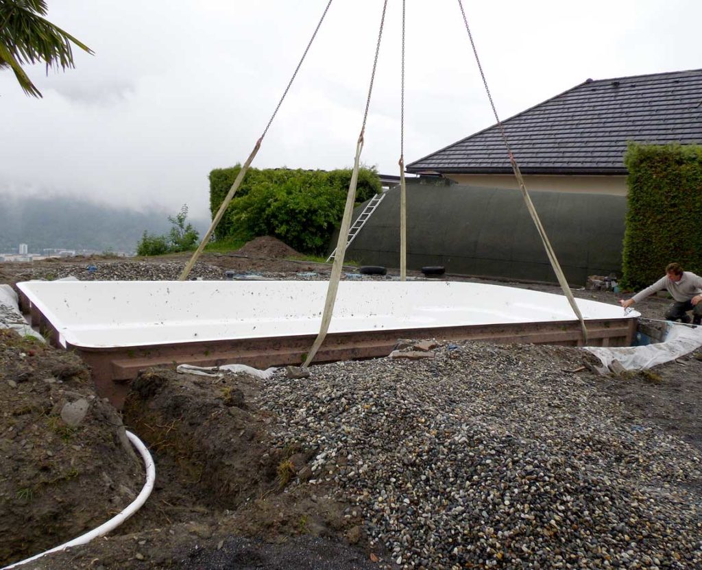 Livraison et pose d'une piscine à coque à Mercury