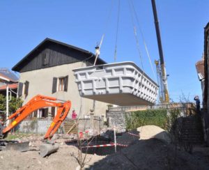 Transport et pose d'une piscine à coque à La Terrasse