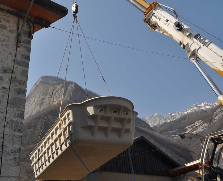 Transport et pose d'une piscine à coque à La Terrasse