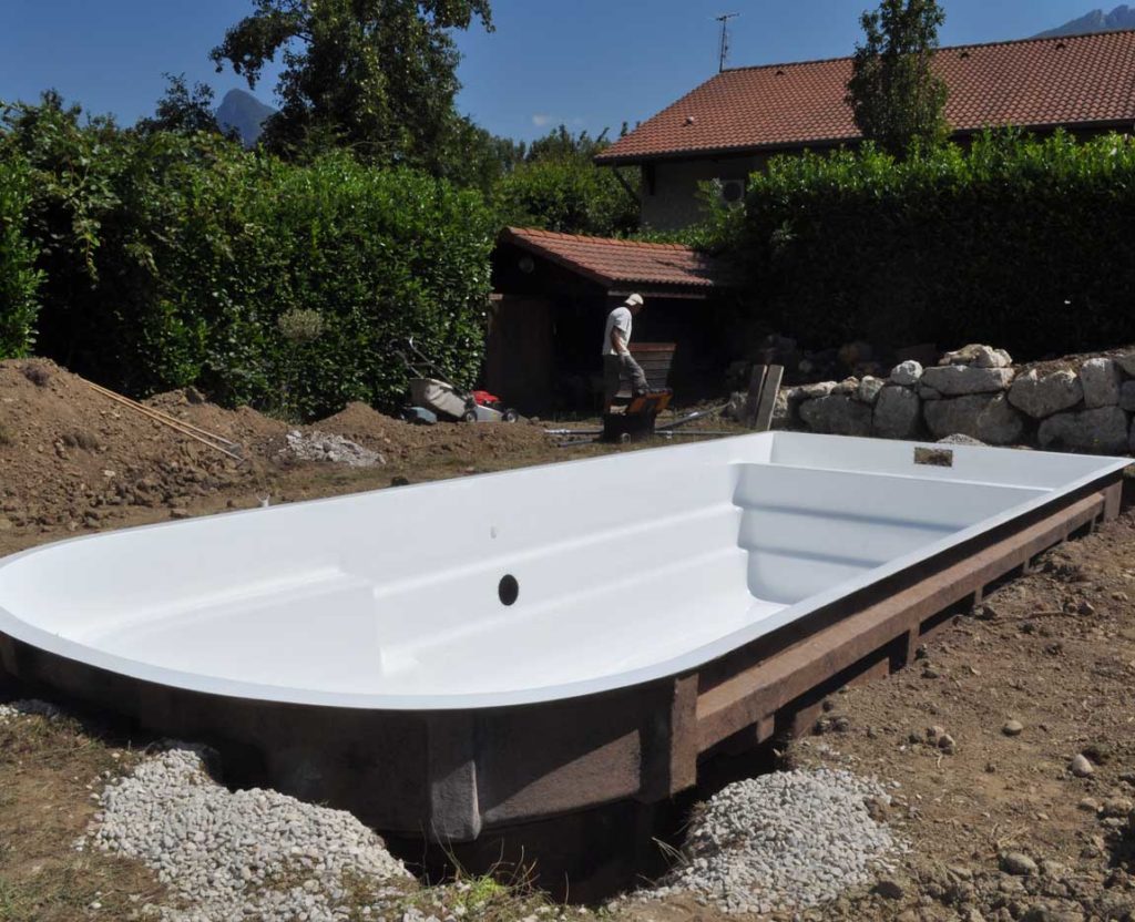 Livraison et pose d'une piscine à coque à Sassenage