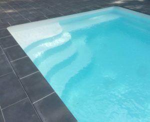 Construction d'une piscine à coque rectangle à Claix