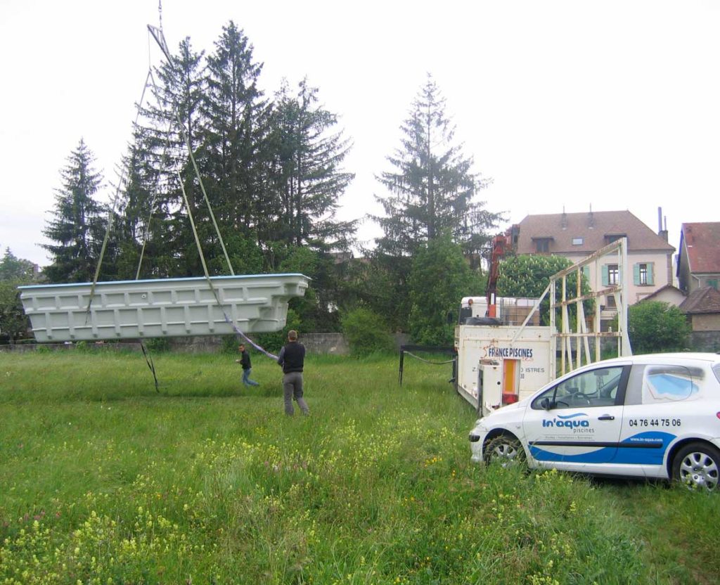 Livraison et pose d'une piscine par hélicoptère