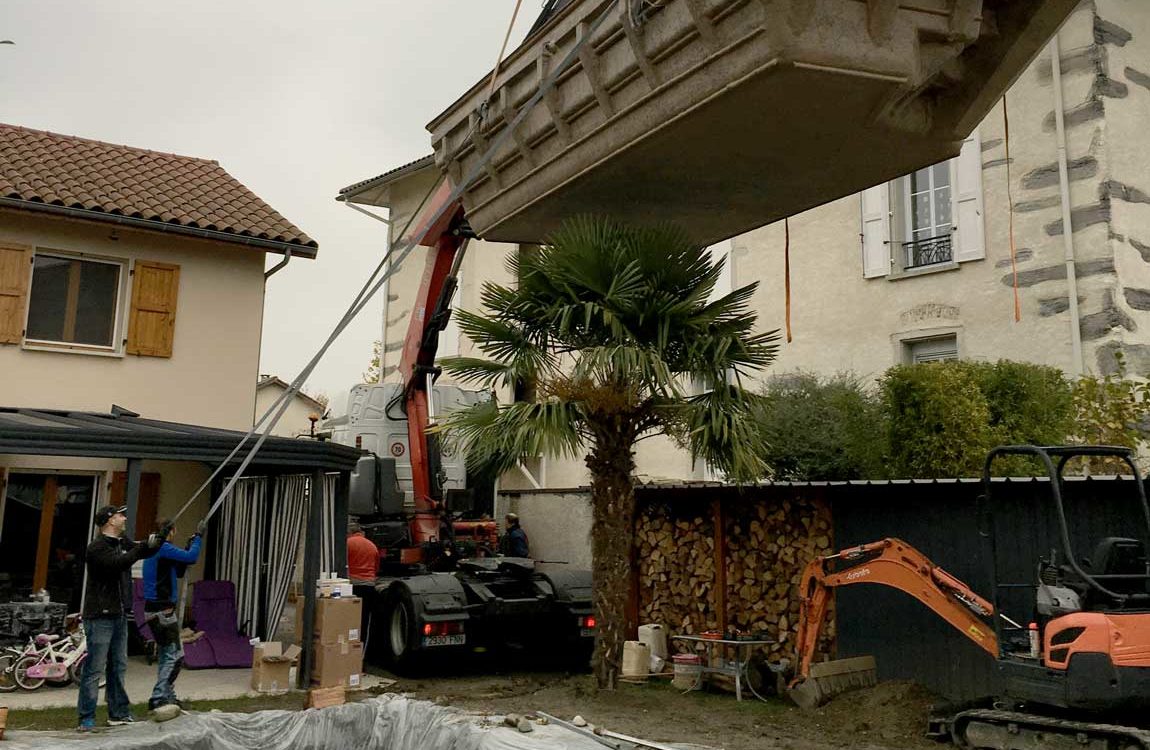 Transport et pose d'une piscine à coque à Domène