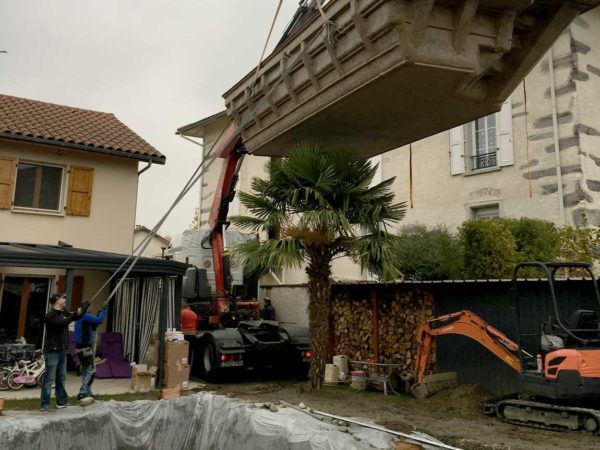 Livraison et pose d’une piscine à Domène