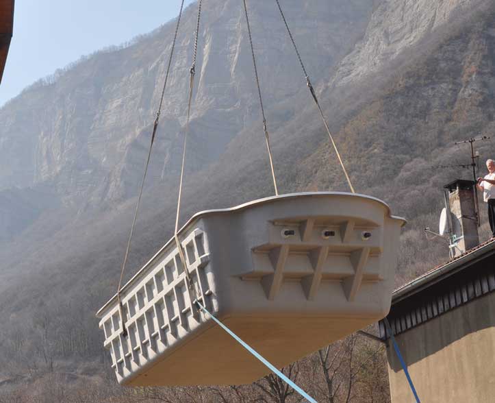 Transport et pose d'une piscine à coque à La Terrasse