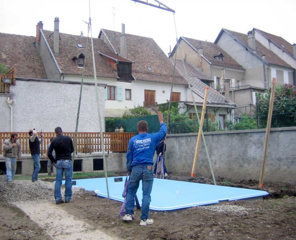 Livraison et pose d'une piscine par hélicoptère