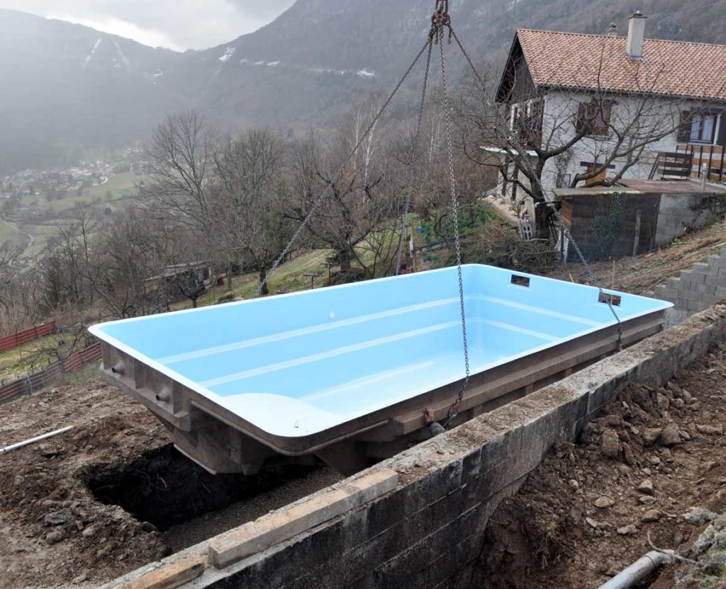 Livraison et pose d'une piscine à coque à Notre Dame de Commiers