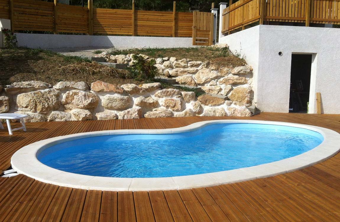 Piscine à coque Antille construite à La Buisse, vers Grenoble