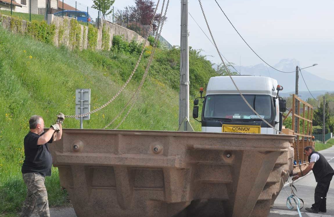 Transport et pose d'une piscine à coque à Le Gua