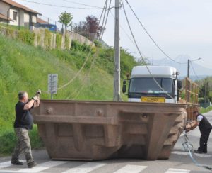 Transport et pose d'une piscine à coque à Le Gua