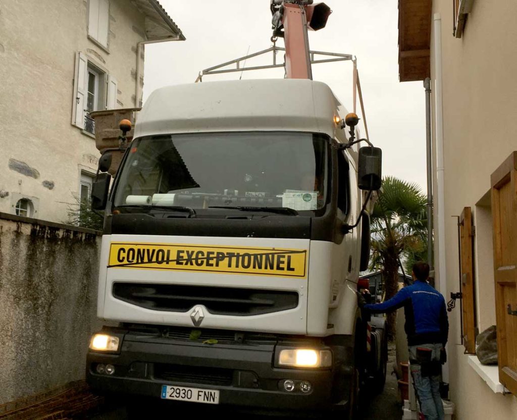 Transport et pose d'une piscine à coque à Domène