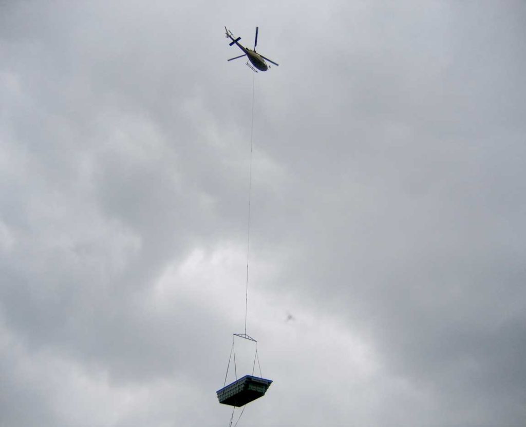 Livraison et pose d'une piscine par hélicoptère