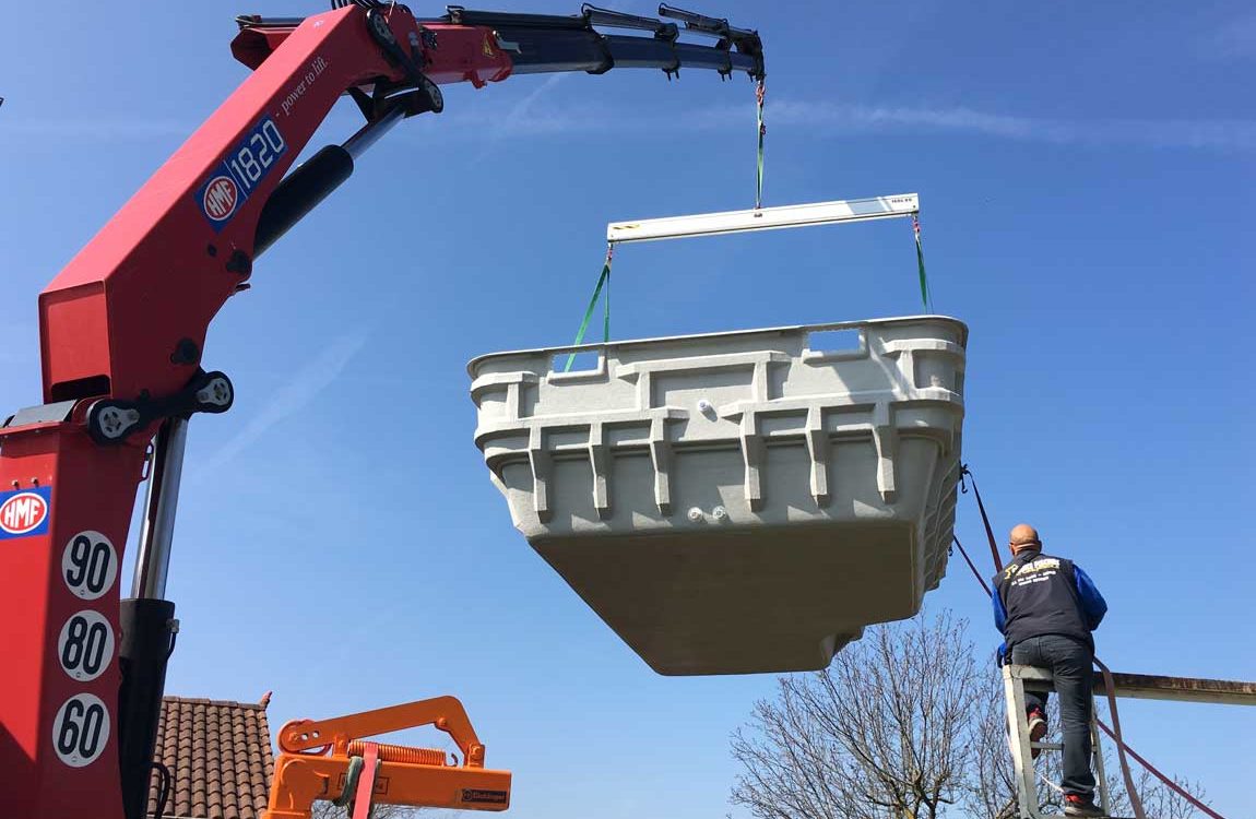 Transport et pose d'une piscine à coque à La Murette