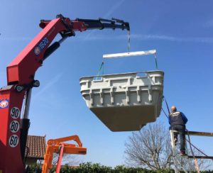 Transport et pose d'une piscine à coque à La Murette