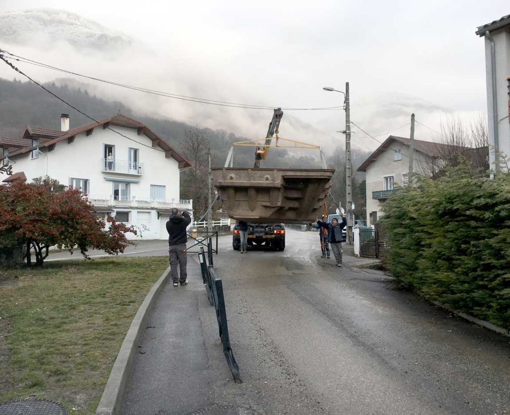 Livraison et pose d'une piscine à coque au Touvet