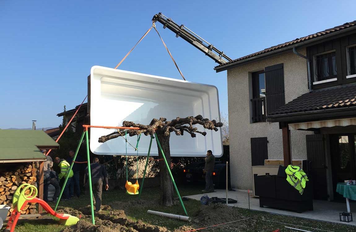 Livraison et pose d'une piscine à coque à MoiransLivraison et pose d'une piscine à coque à Moirans