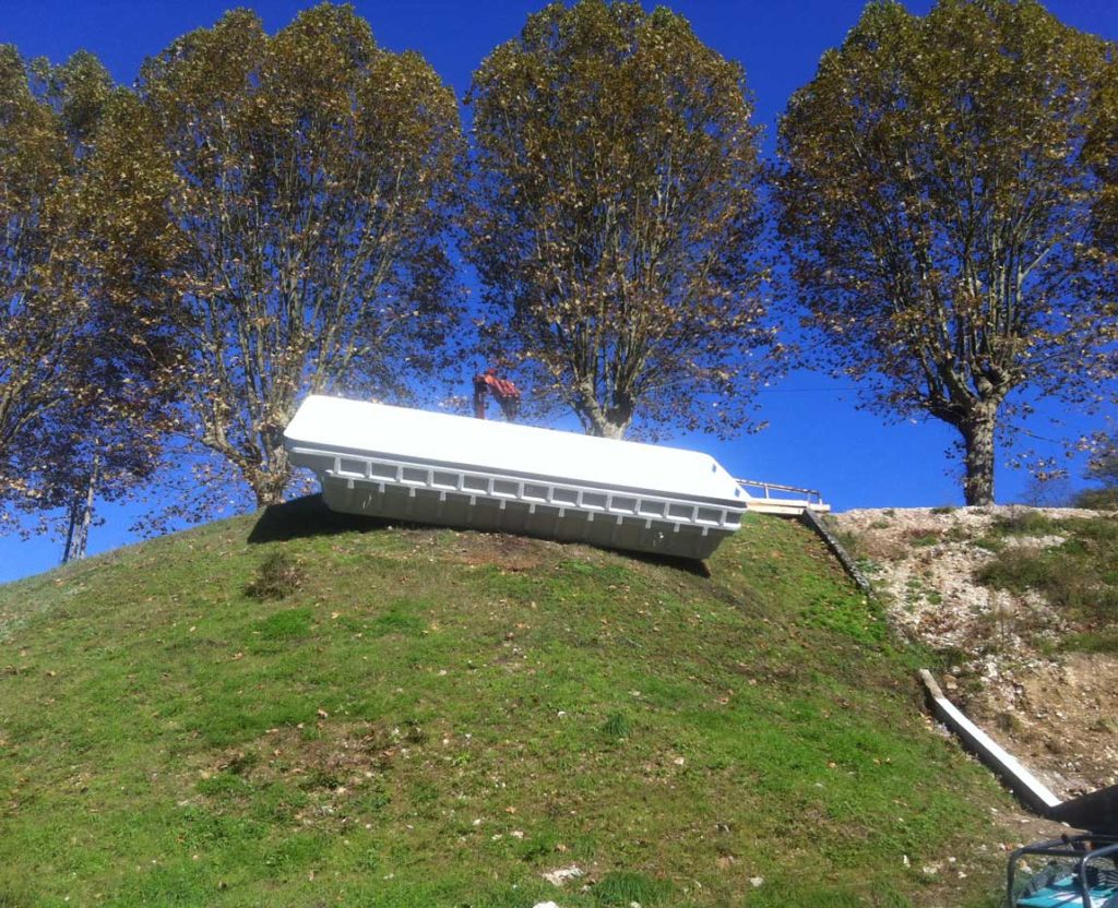 Transport et pose d'une piscine à coque à Hostun