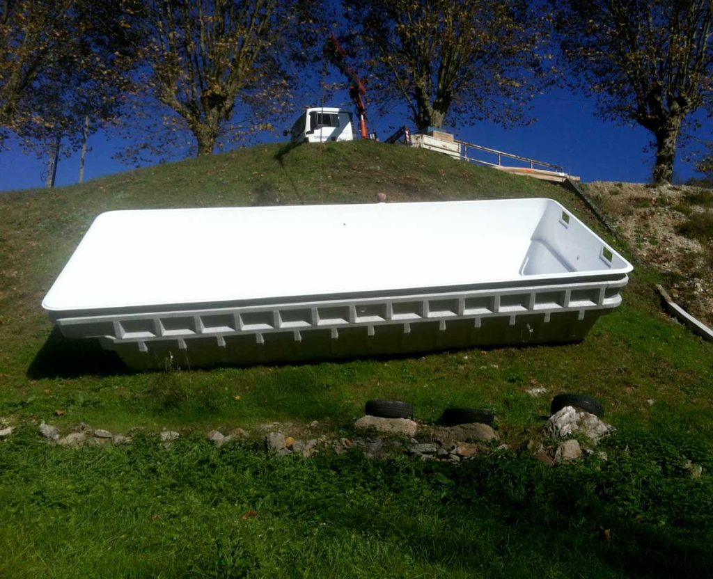 Transport et pose d'une piscine à coque à Hostun