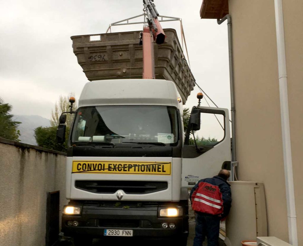 Transport et pose d'une piscine à coque à Domène