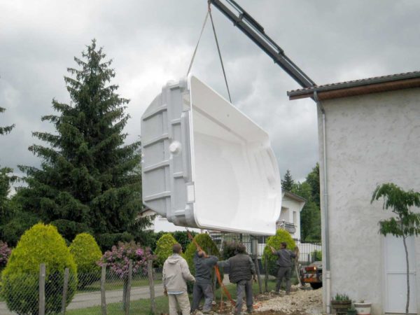 Livraison et pose d’une piscine à La Frette