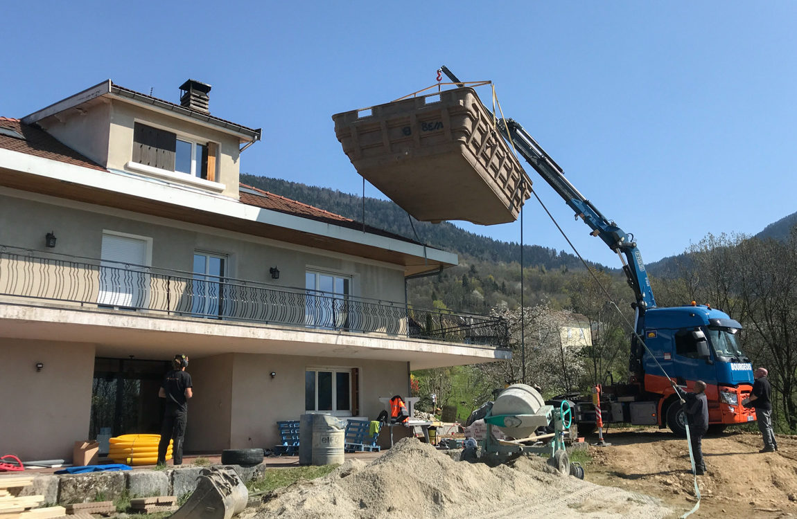 Livraison d'une piscine coque à Vaulnavey le Haut