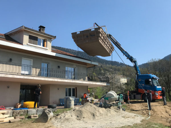 Livraison et installation d’une piscine à coque à Vaulnavey-Le-Haut