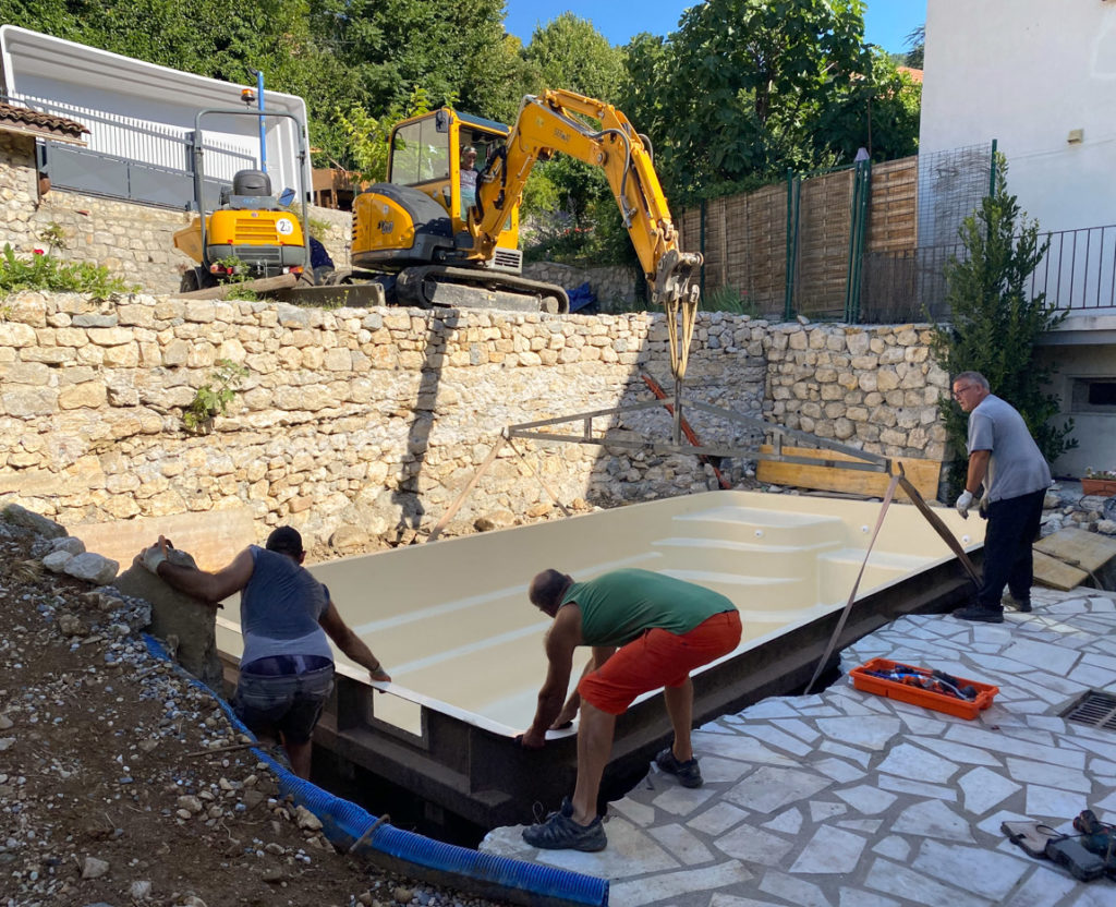 Livraison d'une piscine coque à Voreppe