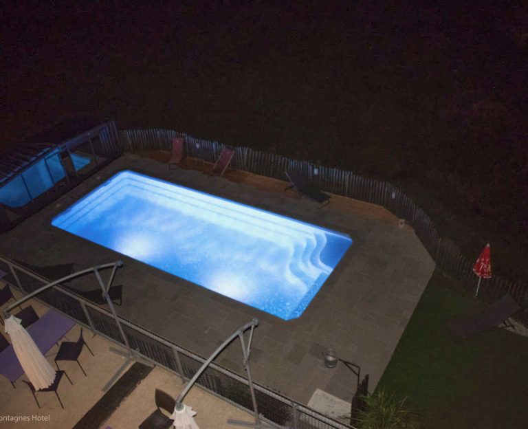 Illumination de piscine de nuit