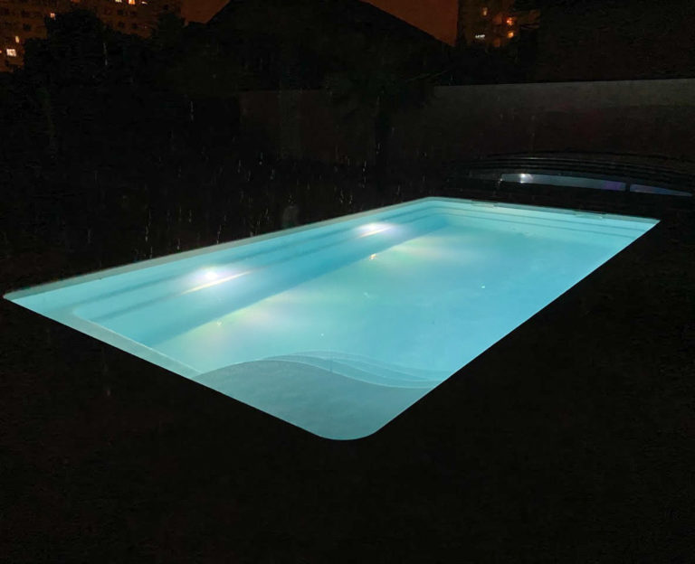 Illumination de piscine de nuit