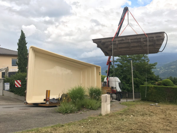 Livraison d’une piscine à coque sur la commune de Bernin