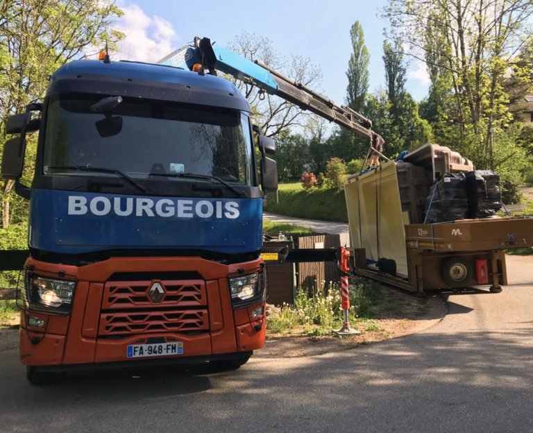 Livraison d'une coque de piscine à Quai en Chartreuse