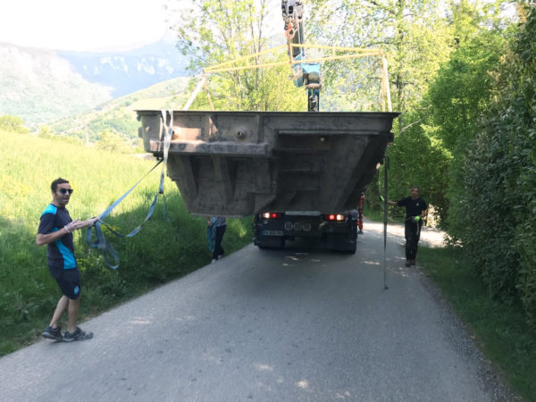 Livraison d’une coque de piscine à Quai en Chartreuse