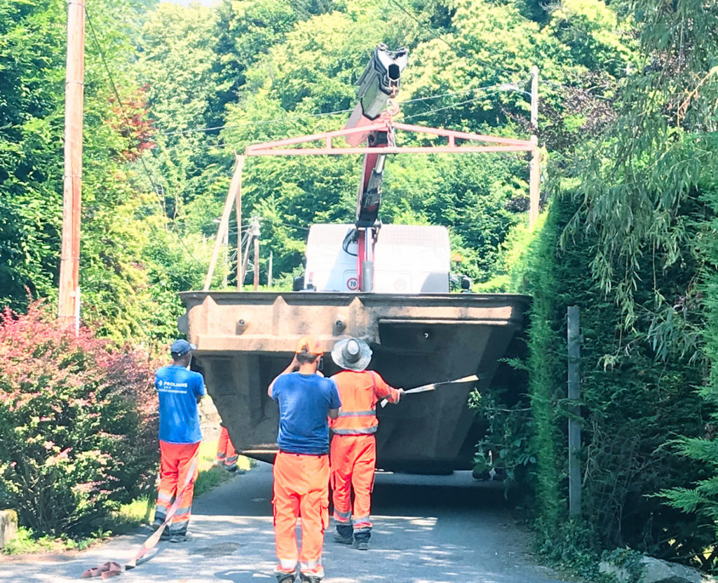 Livraison d'une piscine coque à Uriage, au dessus de Grenoble