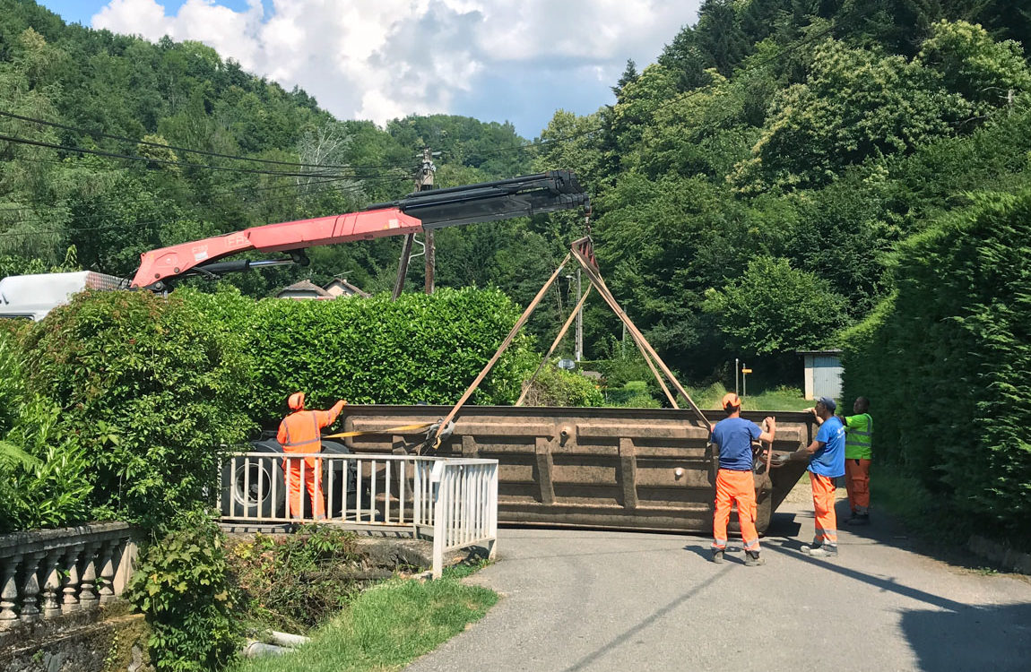 Livraison d'une piscine coque à Uriage, au dessus de Grenoble